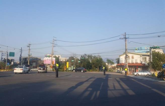 春节即将到来，桃园市龙潭警察分局对辖区易壅塞路段研拟交通疏导。（警方提供）