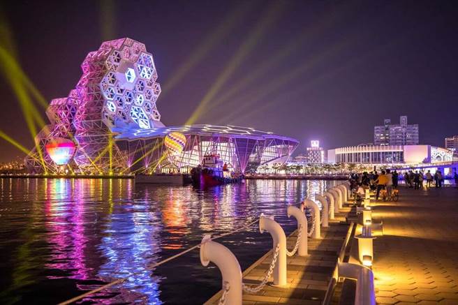 2022台湾灯会在高雄，其中一主场在亚湾区。（高市观光局提供／柯宗纬高雄传真）