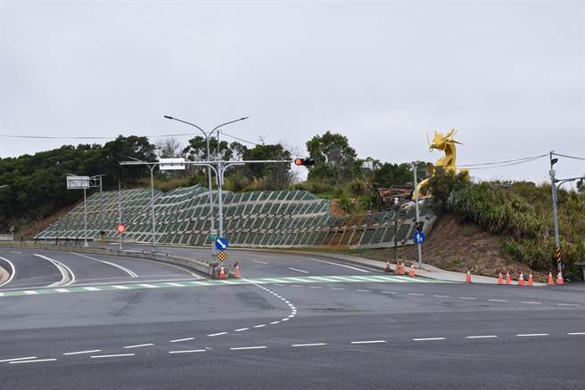 苗栗市联大路改善工程业已完工，目前开放暂时通行。（谢明俊摄）