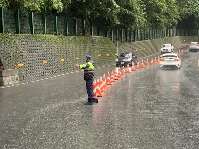 苏花路廊车流于上午7时达高峰，但交通还算顺畅。（新城警分局提供／王志伟花莲传真）