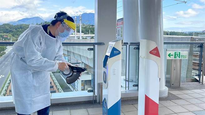 今（29）日开始为期9天的春节连续假期，新北环状线及淡海轻轨防疫措施不松懈。（捷运局提供）