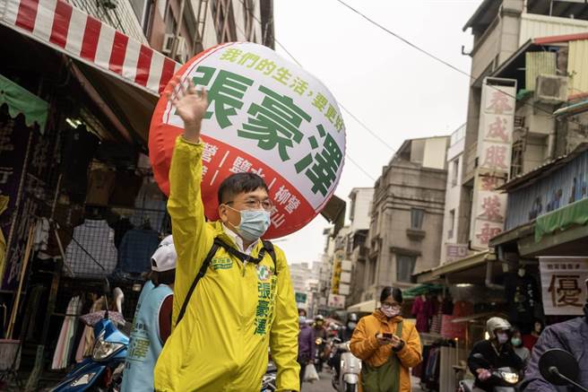 台南市议员参选人张豪泽表示，过年期间他将到庙口定点向民眾拜年。（张豪泽提供／刘秀芬台南传真）