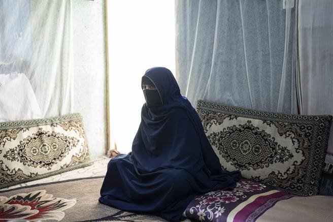 一名身怀六甲的纽西兰记者贝里斯因为国家总理阿德恩严厉的边境政策，使这名女记者回不了家被迫滞留在阿富汗。（示意图/美联社）