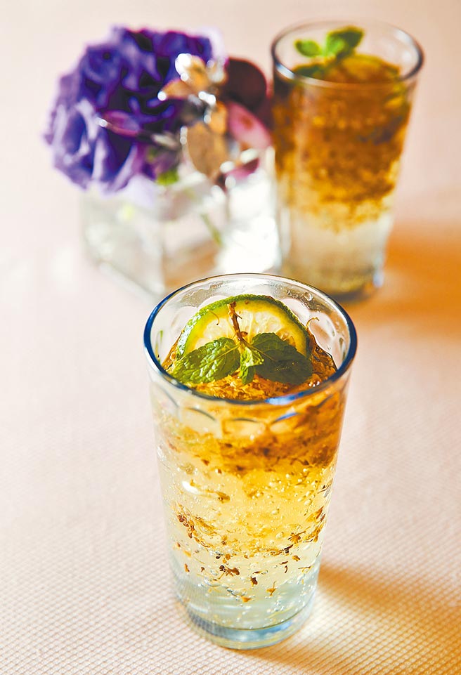 「桂花蜜酿琉璃露」可品尝飘散馥郁的花香尾韵。（陈俊吉摄）