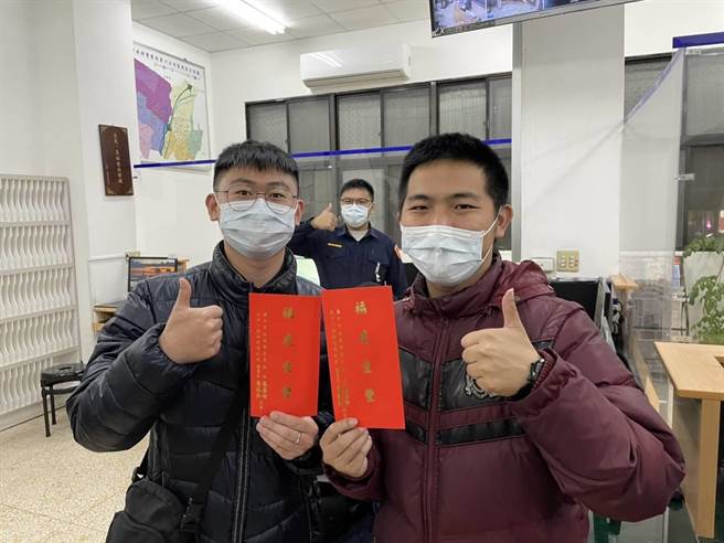 員警春節堅守崗位，台中市警察局長、警友站接力慰問力挺。（民眾提供／盧金足台中傳真）