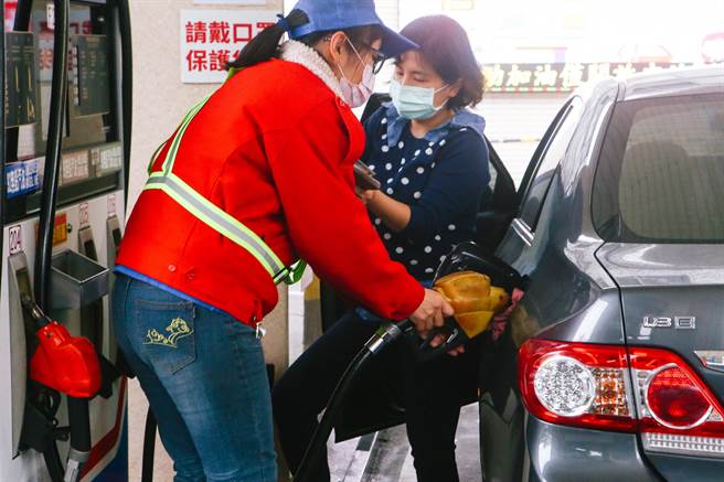 春節加碼吸收 汽、柴油持平不調整。（資料照/鄧博仁攝）
