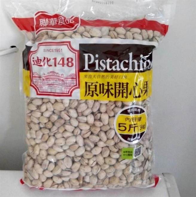 有網友抱怨年終只拿到一包開心果，讓他氣憤離職。（圖／翻攝Dcard）