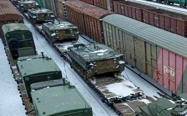 白俄羅斯火車站的BMP-3步兵戰車。(圖/defence-blog)