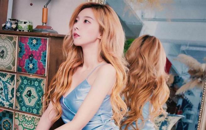 奎丁展現性感與搞笑之外的文青才藝。（圖／截取自奎丁IG）