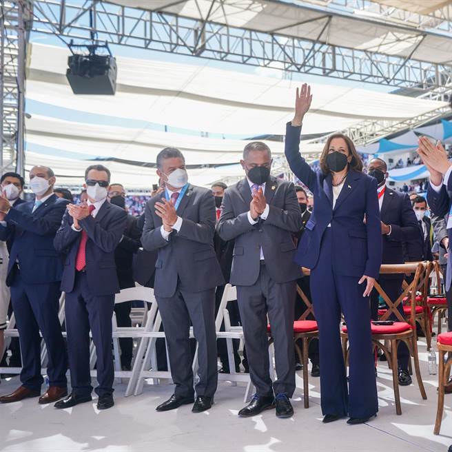 美國副總統賀錦麗在臉書貼出的照片，賴清德並未出現在照片中。（取自賀錦麗臉書）