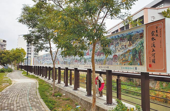 雲林國小繪製的古農版《雲林溪上河圖》。（周麗蘭攝）