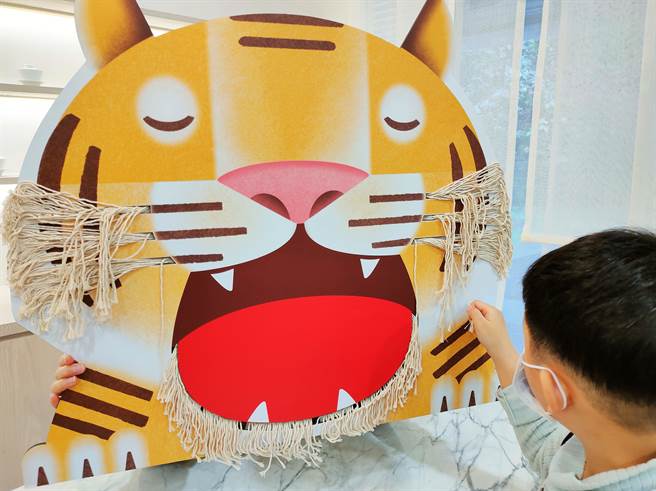 茶博馆初四、初五的虎年走春活动，欢迎大家化身勇者来「虎口拔毛」大挑战，有机会将精美奖品带回家！（新北市文化局提供）