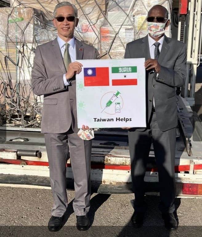 我捐赠索国15万剂高端疫苗已抵达 。外交部提供