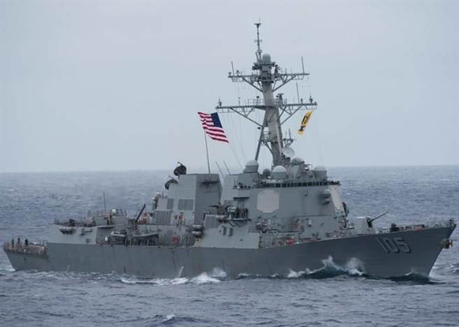 美軍導彈驅逐艦杜威號（USS Dewey）曾在1月22日穿越台海。（圖／取自東網）