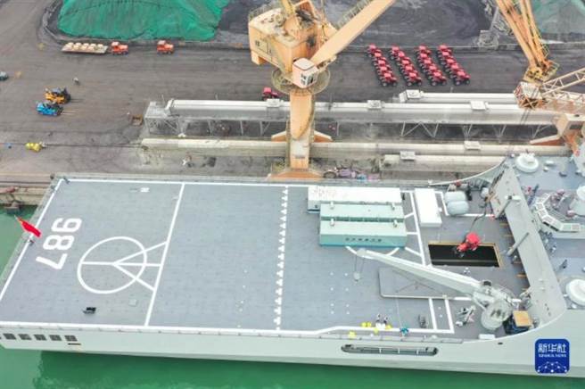 今天是除夕，大陆解放军2艘军舰启程驰援东加救灾。（新华网）