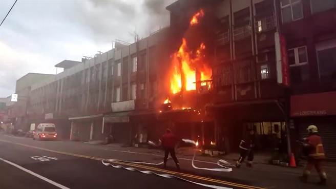 除夕夜不平静 新北贡寮透天民宅惊传火警。（陈慰慈翻摄）