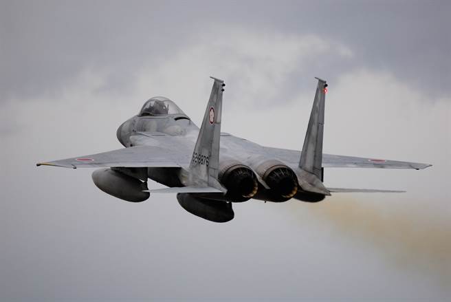 目前一名人员已获救，另一名仍失踪。推测当时机上有两名驾驶。(示意图／shutterstock)