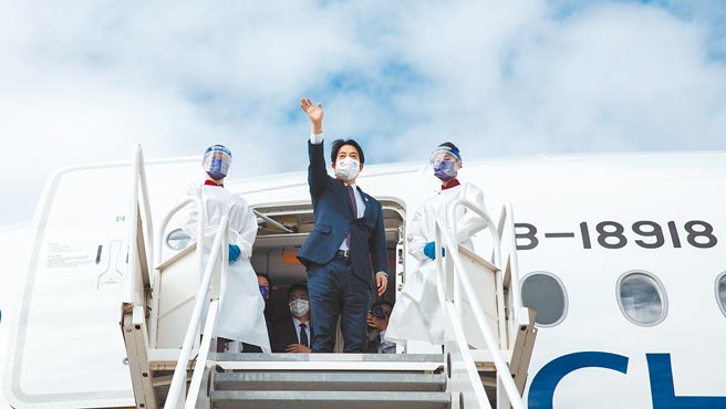 賴清德副總統率團出席宏都拉斯共和國總統卡蕬楚就職典禮，29日離開宏都拉斯Soto Cano空軍基地。（總統府提供）