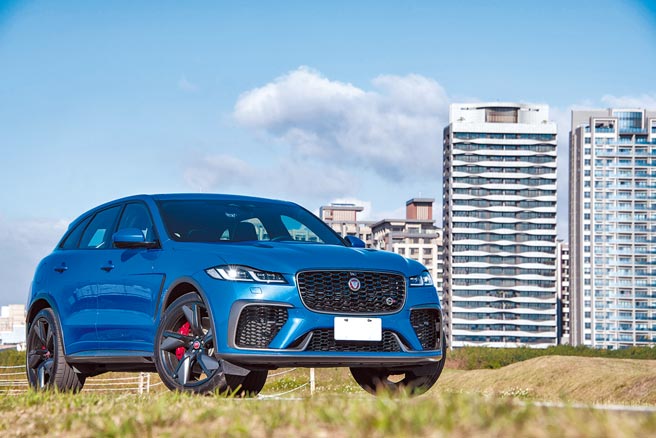 Jaguar F-PACE SVR拥有不容错认的绝美身影，售价473万元起。（陈大任摄）