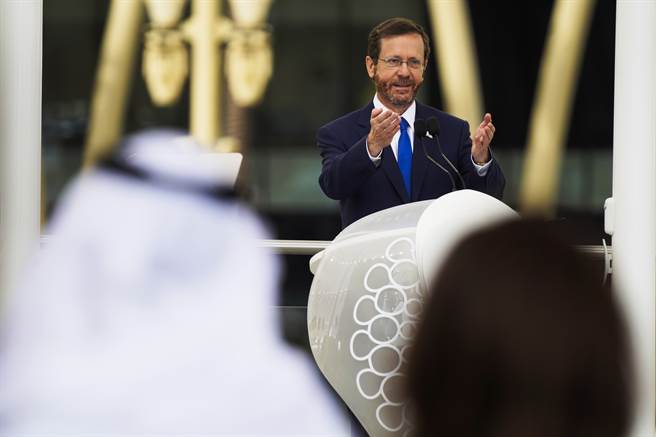 阿拉伯联合大公国今天宣布拦截叶门反叛组织「青年运动」发射的一枚弹道飞弹，时值阿联正在接待首度正式来访的以色列总统赫佐格。(图/美联社)