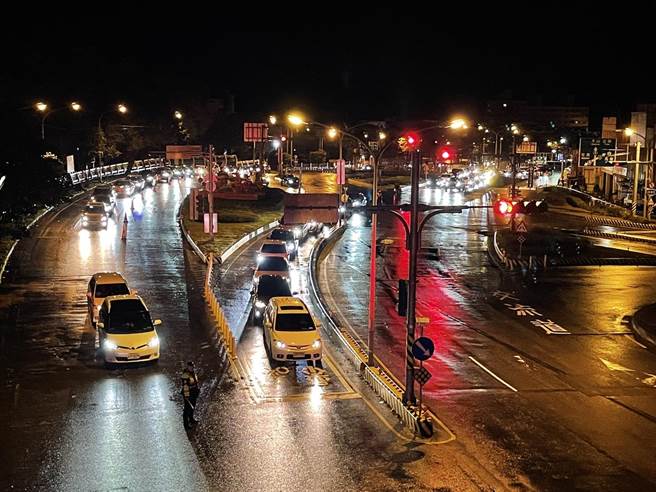 蘇花改蘇澳端南下車潮自清晨5時起開始湧現。（宜蘭警方提供）