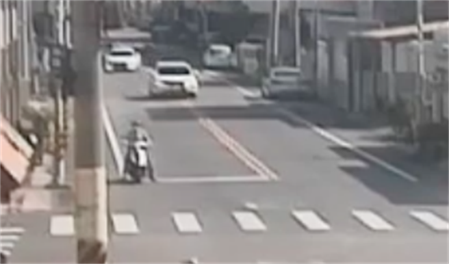 信義警分局偵查隊蔡姓小隊長肇事逃逸後回到警局，酒測值1.03毫克，但他辯稱是返家做菜時飲酒。（圖／翻攝畫面）