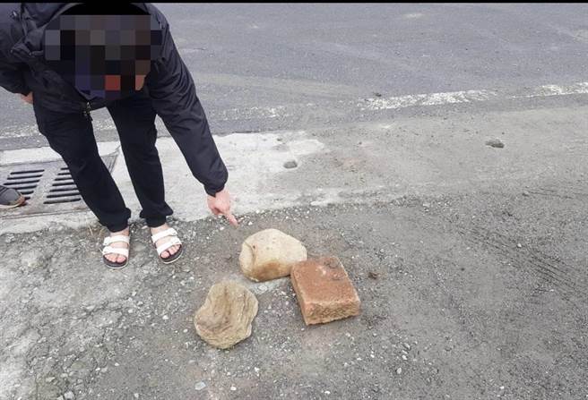 除夕夜迎虎年不到10分钟，台东县海端乡30岁李姓民眾竟因放烟火作乐而惨遭炮竹爆裂炸成重伤，且送医后不治。（警方提供／谢佳潾屏东传真）