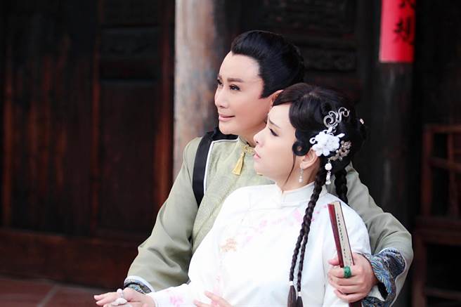 陈亚兰、陈怡真在歌仔戏《嘉庆君游臺湾》放闪。（欣湉国际提供）