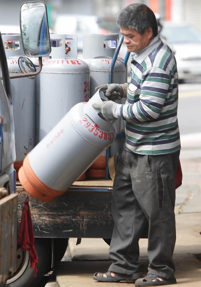 中油今日宣布自明（2）日凌晨零时起，2月份家庭用液化石油气(桶装瓦斯)、工业用丙烷、丁烷、混合丙丁烷及车用液化石油气价格皆不调整。（资料照/季志翔摄）