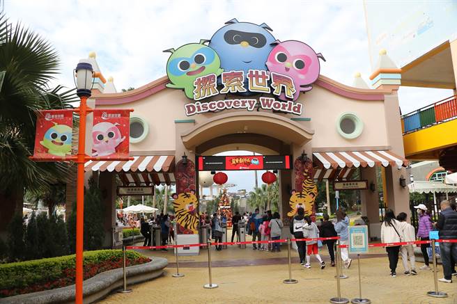 丽宝乐园春节推出12岁以下免费玩乐园、属虎玩密室两人同行一人免费、Outlet消费满额送刮刮卡等活动。（丽宝乐园提供／冯惠宜台中传真）