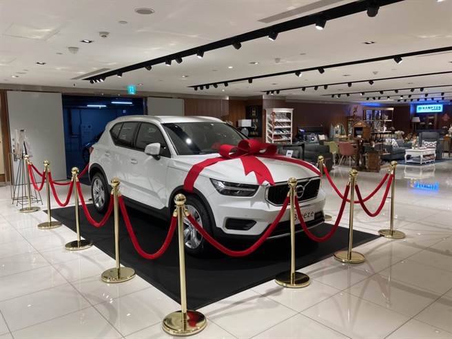 福袋加碼抽，今（1日）6點將於微風信義臉書粉絲專頁公布VOLVO XC40 T3 Momentum得主。（微風提供）