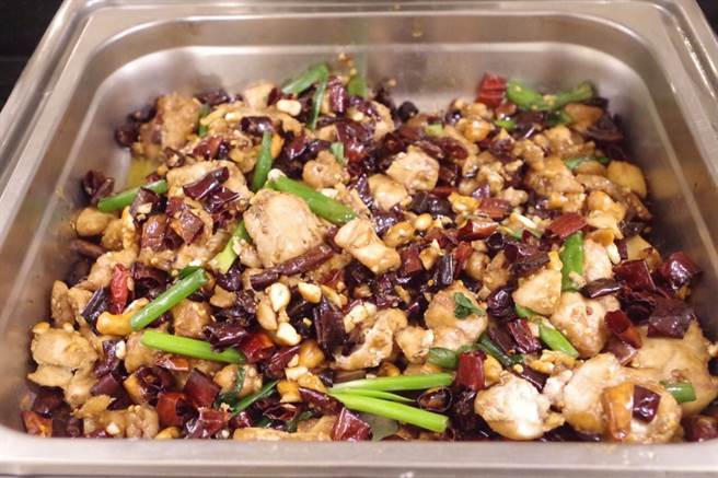 飞官餐厅内部伙食照。(图 空军司令部提供)