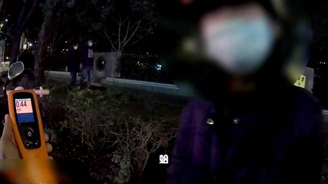便當店老闆說只喝2罐啤酒，但酒測值0.44毫升，已構成刑事犯罪。（翻攝影片）