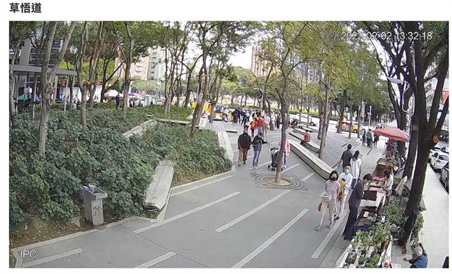 民眾可透过即时影像随时确认台中热点公园人潮，图为草悟道。（翻摄自台中市政府热点公园即时影像／黄国峰台中传真）