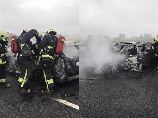 国道1号高架南向50.3公里处今（2）下午1时55分发现自小客车因不明原因自燃，整辆车停在路肩冒出浓烟。(翻摄照片)