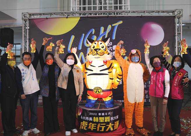 云林县长张丽善（左4）。（图／刘朱松）