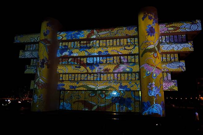 即日起至大年初六，每天晚间5点30分起，透过光雕秀来呈现出十二种工艺及十二种材料，象徵民眾整年圆满丰收，传达自然与生命力的缘工艺精神。(工艺中心提供／吴建辉南投传真)