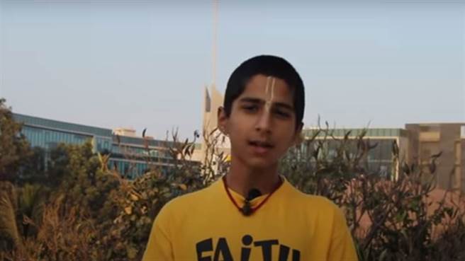 印度神童阿南德指出，疫情可望在5月過後逐間趨緩，但到了明年4月，恐又會有新型變異株崛起。(圖／YouTube《Conscience》)