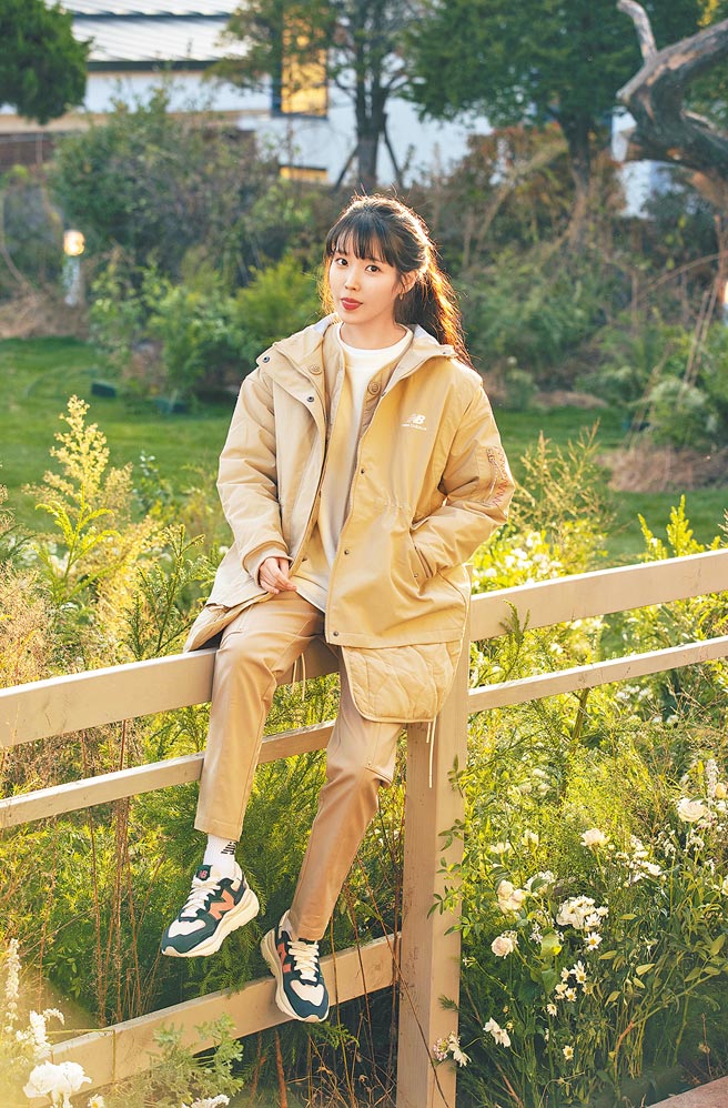 New Balance形象大使IU，诠释福虎新年限定系列。（New Balance提供）