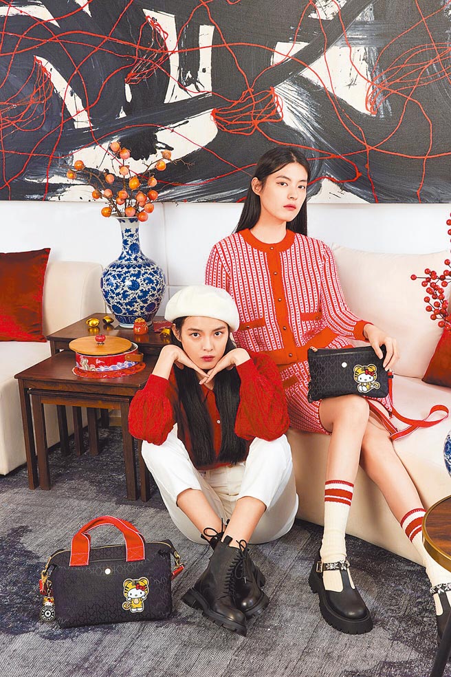 Kipling X Hello Kitty联名打造新春「虎运包」，3380元起。（Kipling提供）