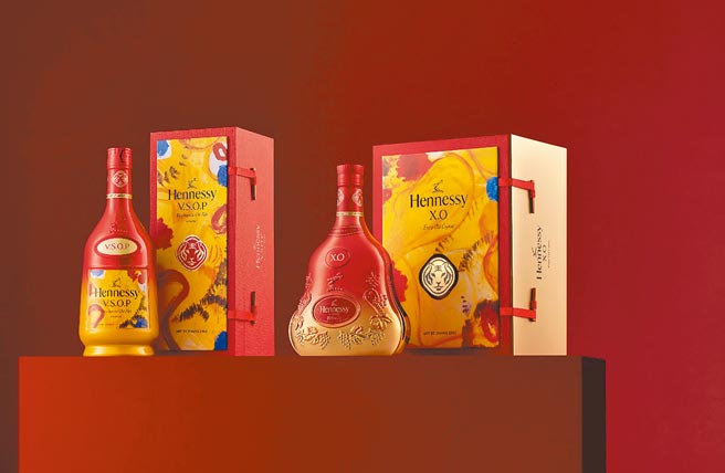 轩尼诗为酒款换上红金新包装，更显喜气。（轩尼诗提供）饮酒过量 有害健康