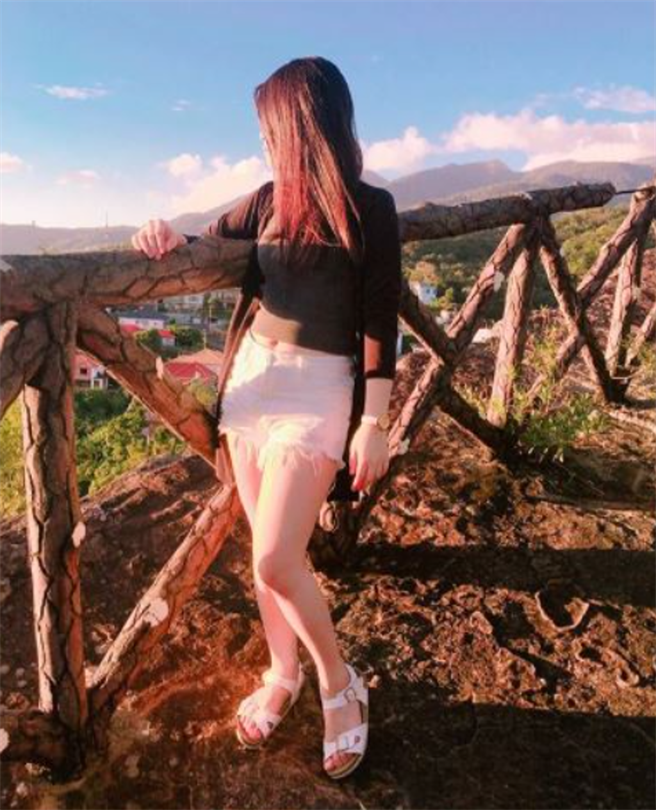 平时穿搭照。(图/翻摄自IG@jiayun_0413)
