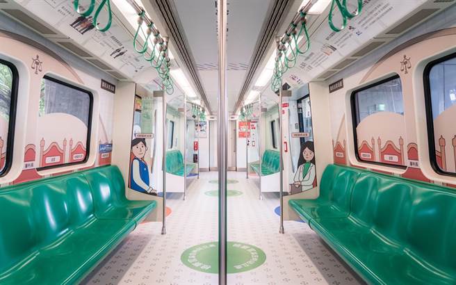 司法院抢搭台湾灯会的热潮，将高雄捷运车厢变成一间间的「法庭」。司法院提供