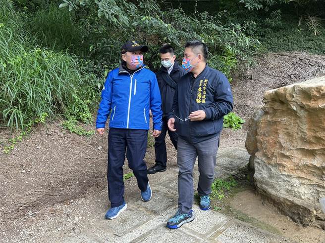 新北市长侯友宜今到淡兰古道视察。（王扬杰摄）