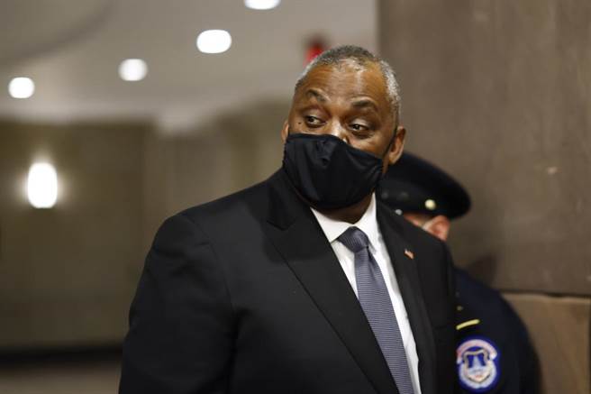 美国国防部2日宣布将向欧洲增派部队，以应对俄罗斯与乌克兰边境地区的紧张局势。图为美国国防部长奥斯汀。（摘自新华社）