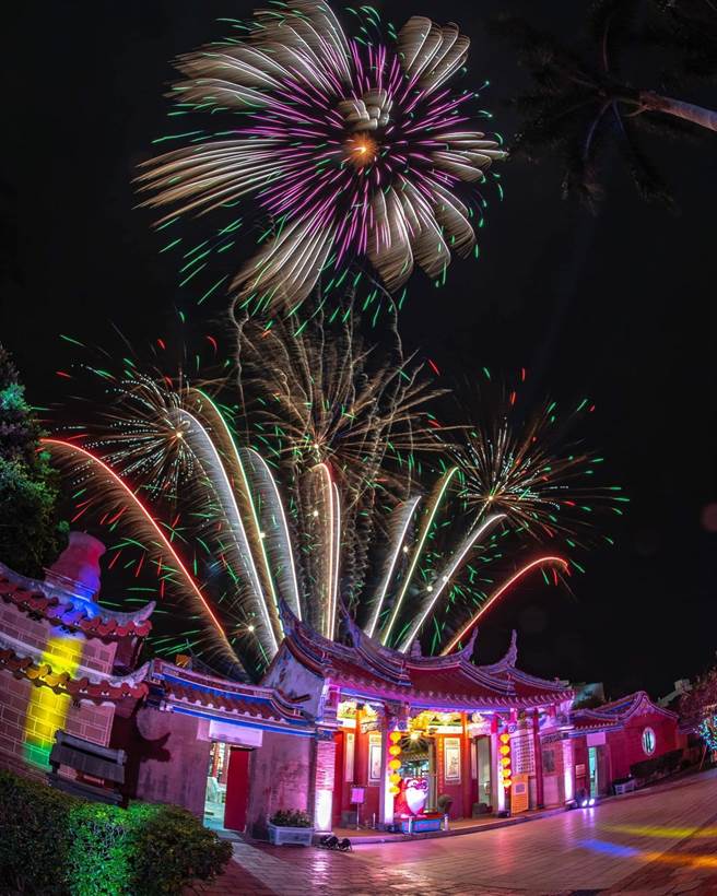 鹿港文武庙也点亮了。（鹿港镇公所提供／吴敏菁彰化传真）