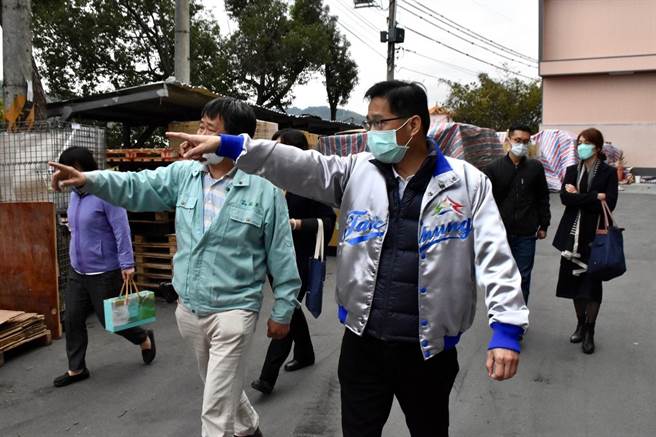 台中市政府启动投资障碍排除机制，协助解决企业营建缺工问题，积极向中央反映产业现况并力促政策松绑，促进投资额近232亿。(台中市政府提供)