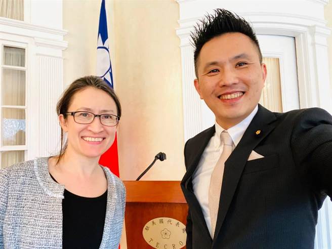 國民黨立委陳以信於美東時間3日中午前往雙橡園，駐美代表蕭美琴率各組長進行處務簡報與餐敘。（陳以信辦公室提供）