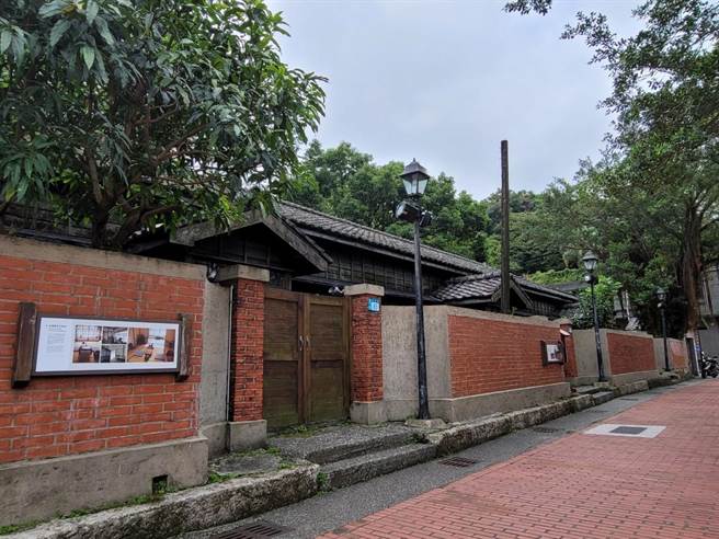 新北市立黄金博物馆即日起至2月6日（初六）春节期间，民眾只要到游客中心索取「日常之歌」学习单，再到四连栋记录各种声音位置，便可兑换限量精美小虎窗花材料包。（黄金博物馆提供）