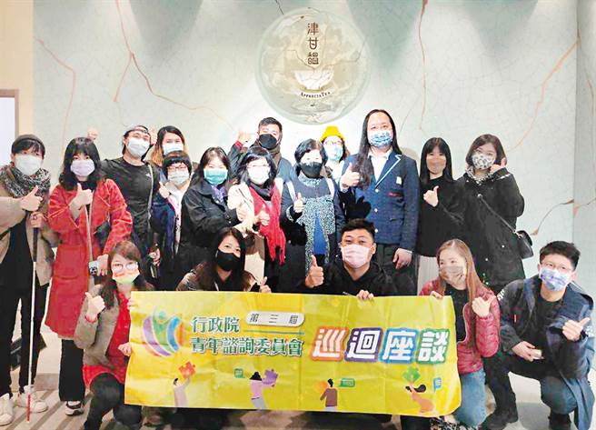 新北市坪林茶業博物館近期推出全新「津甘馧」特展，開展首周行政院政務委員唐鳳即前往參觀。（文化局提供）